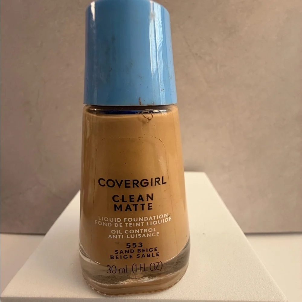 💚4/$10 Covergirl Clean Matte Liquid Foundation - Sand Beige